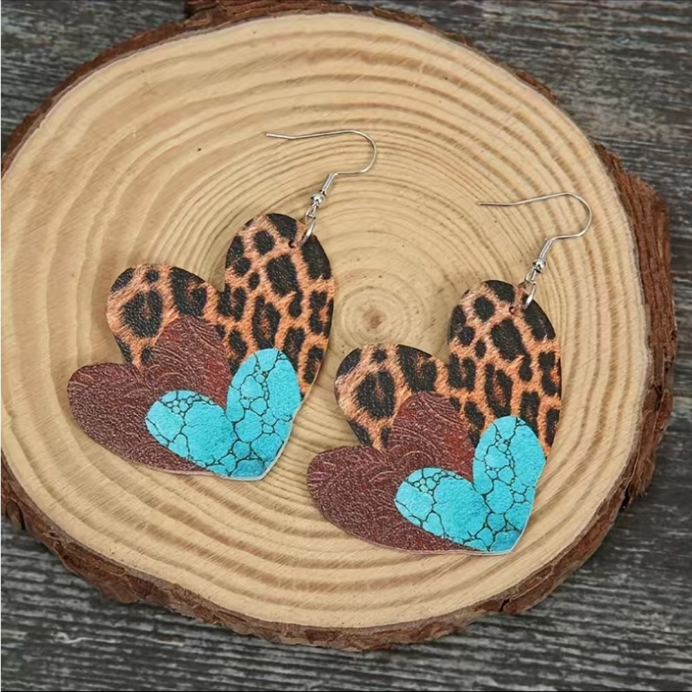 Nwt faux leather heart drop earrings - Picture 3 of 5